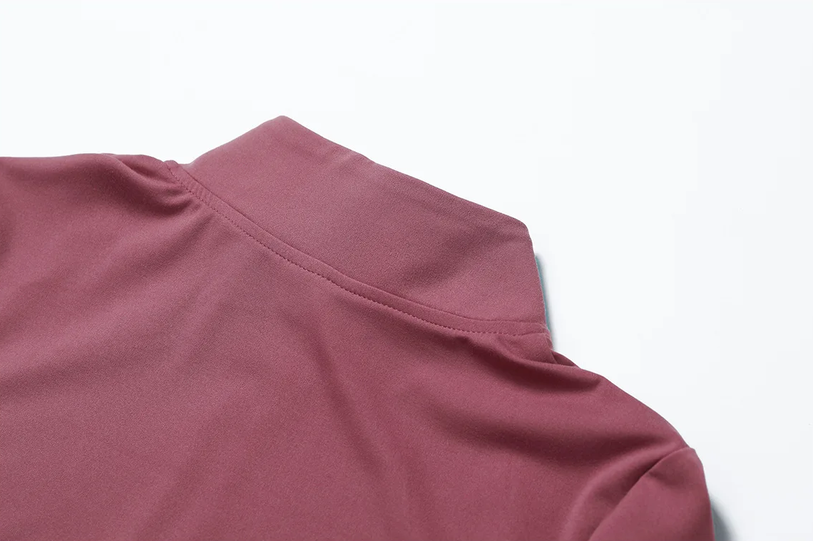 Essential Zip Crop