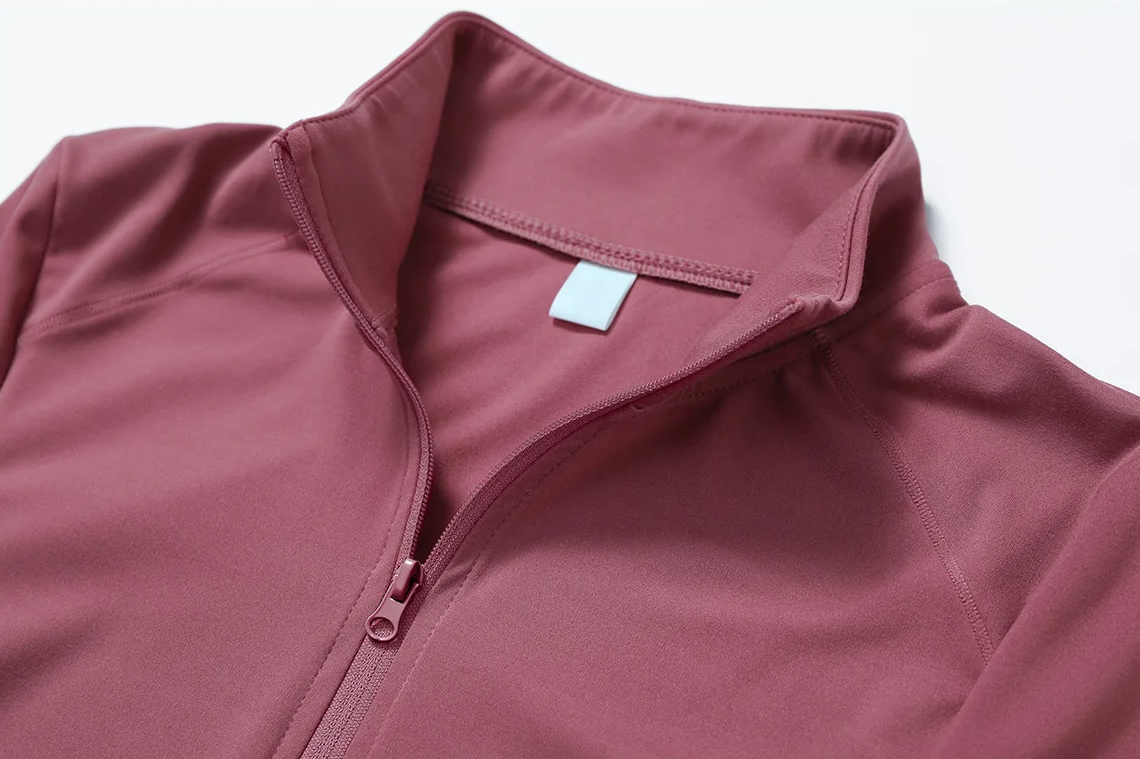 Essential Zip Crop